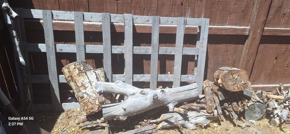 Free Pallets and Wood