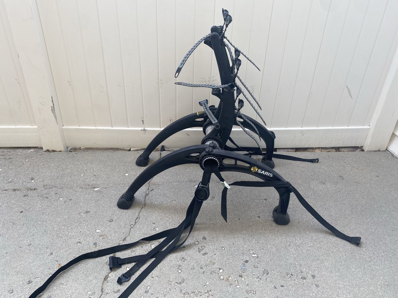 Saris Bones 3-Bike Trunk Mounted Car Rack - Black