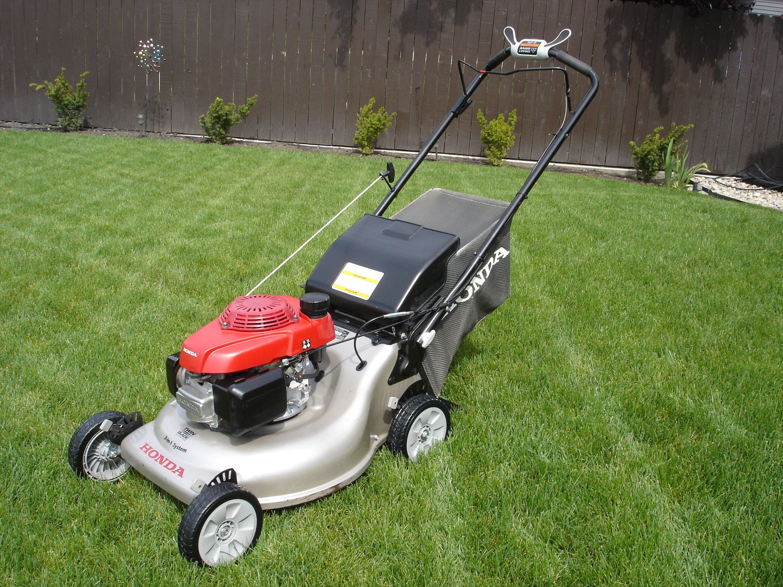 Honda Twin Blade Lawn Mower for Sale – Clean Cut, Reliable Power