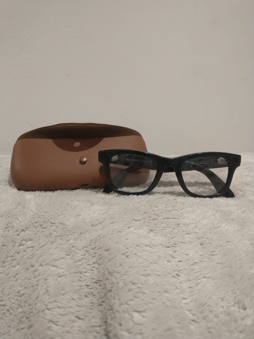 Ray-Ban Meta Wayfarer Smart Glasses Black Frame with Charging Case