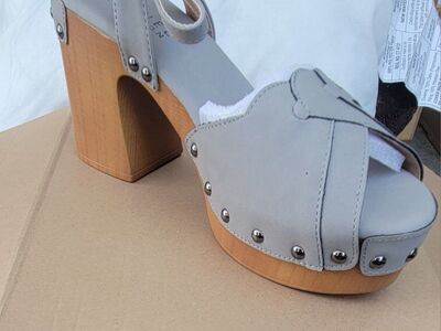 Alary Gray shoes size 11