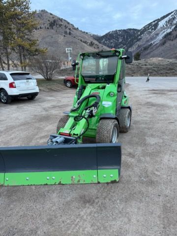 2023 650 Avant Loader