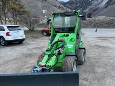 2023 650 Avant Loader