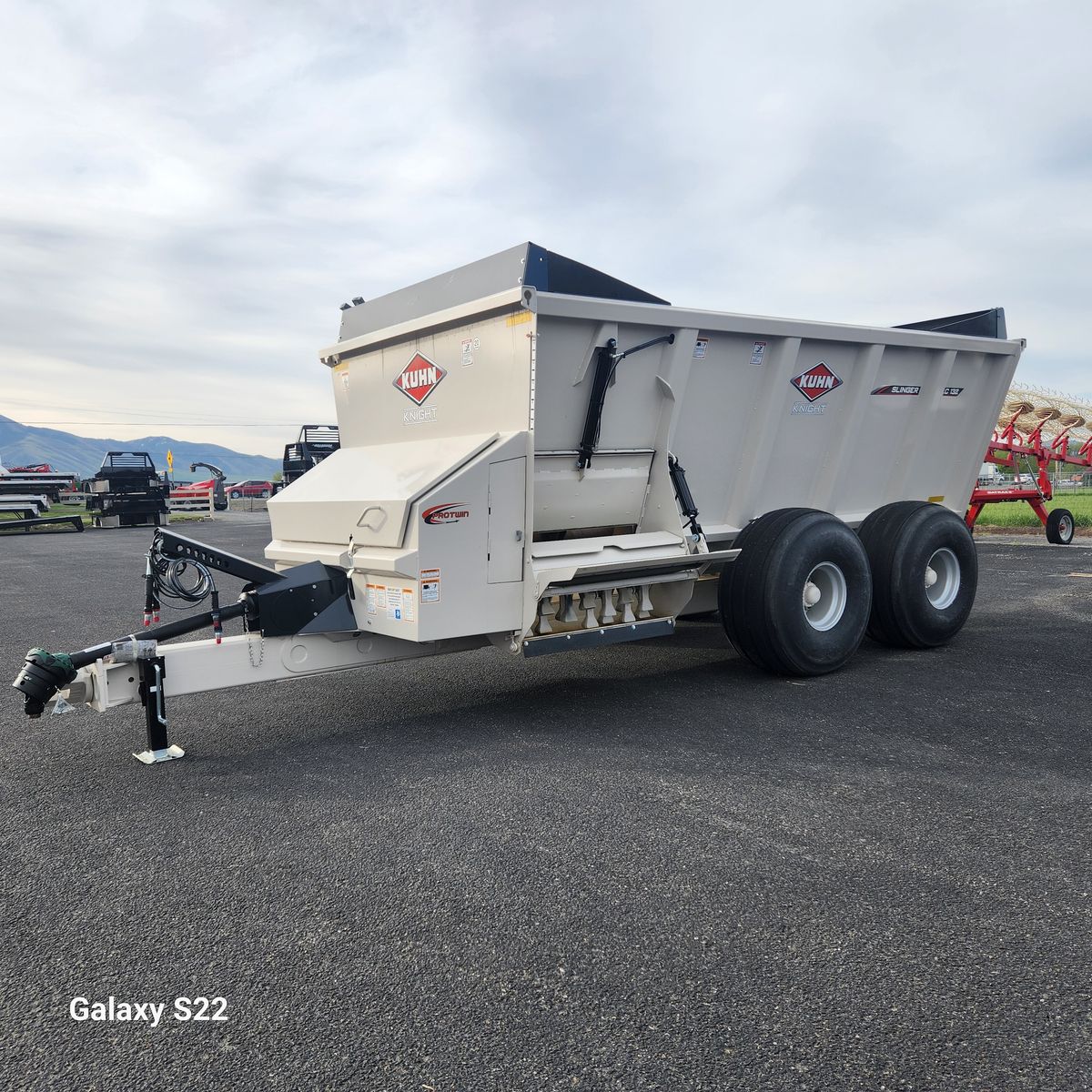 Kuhn SLC‑132 ProTwin Slinger – 0% for 48 Months OAC  Hurry—limited‑time promotion