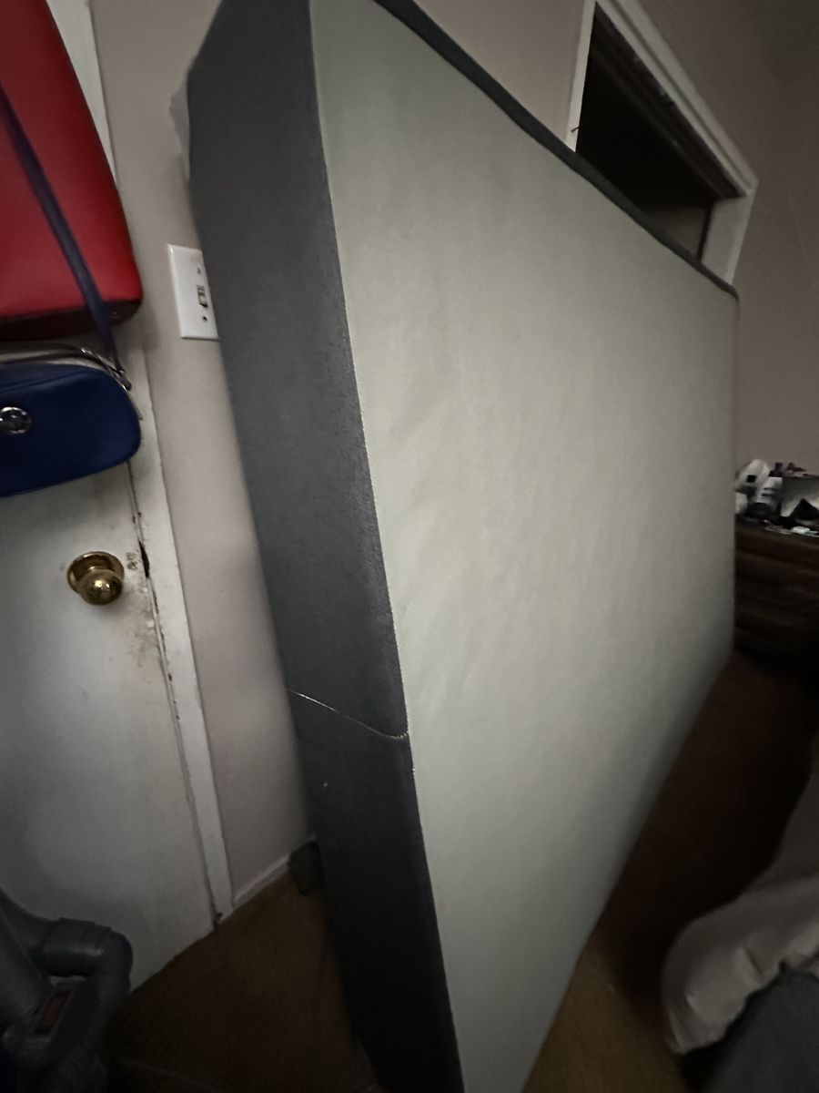 Queen box spring new