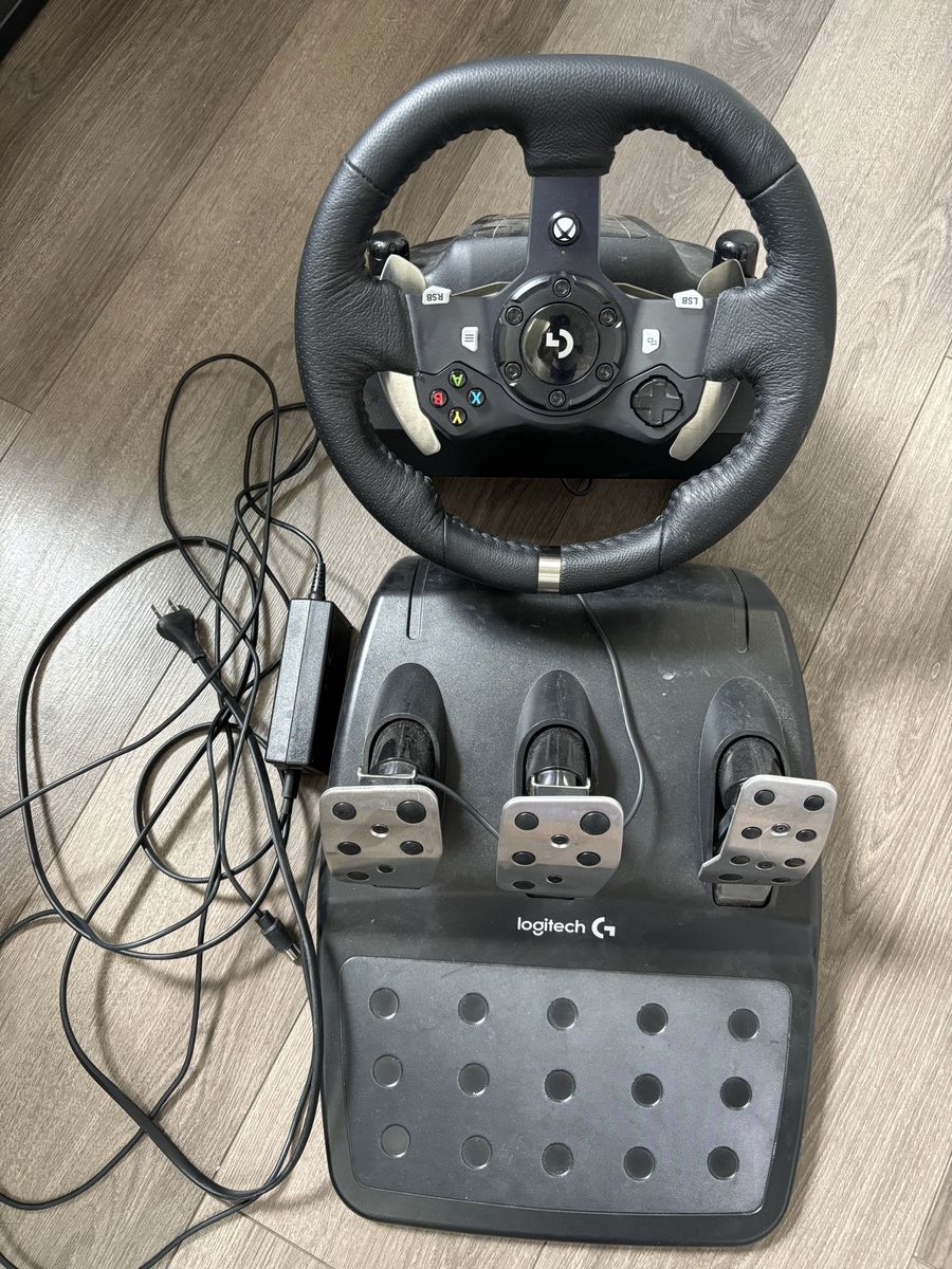 Logitech G920 Driving Force Racing Wheel & Pedals for Xbox/PC - Used