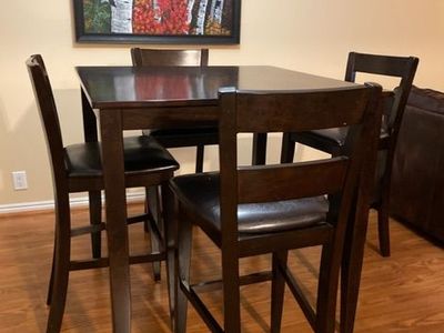 DinIng Table And 4 Chairs