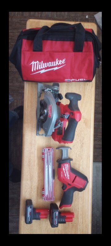 Milwaukee Fuel M12 Saw Set
