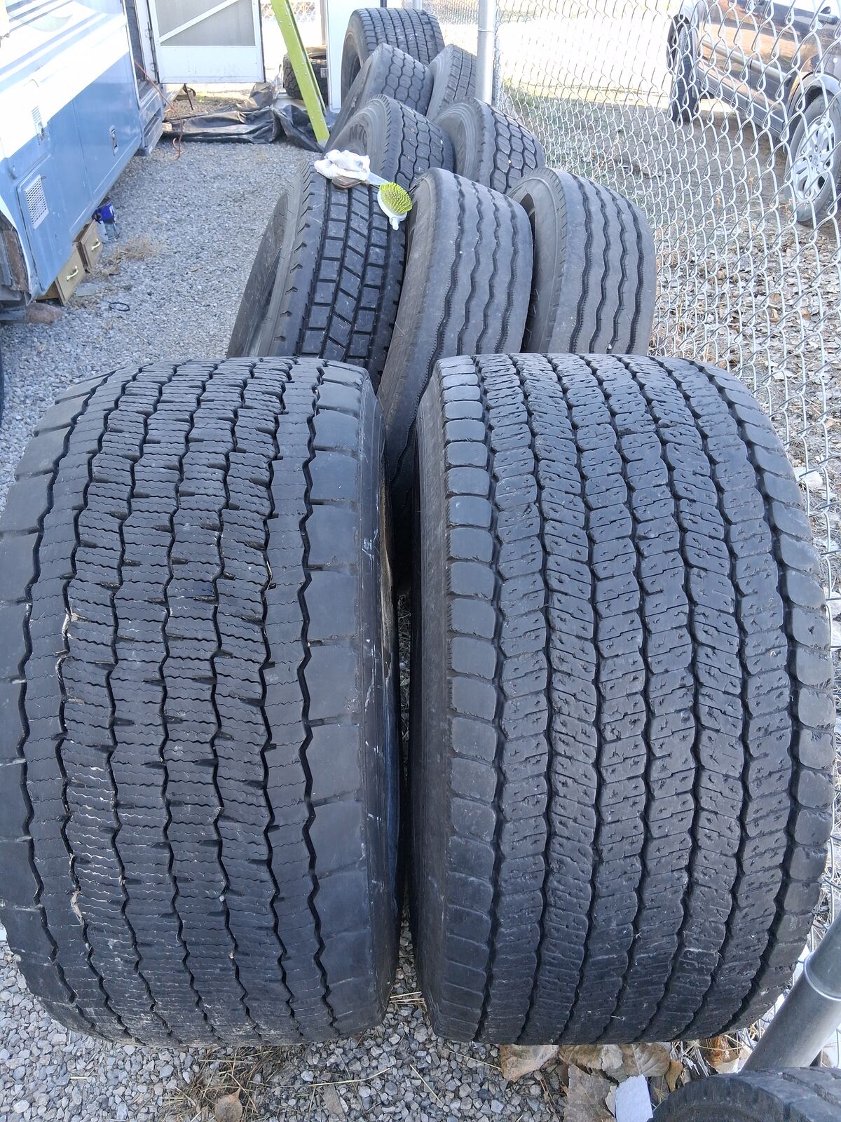 2 SEMI SUPER SINGLE Michelin & YOKAHMA 445/50R22.5