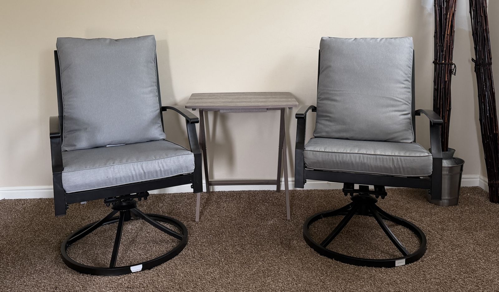 Patio chairs, swivel
