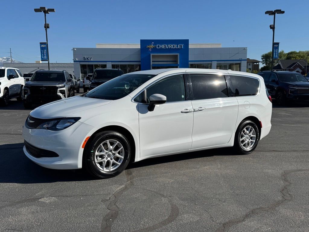 2023 Chrysler Voyager LX