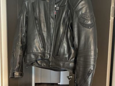 Firstgear Armored Leather Motorcycle Jacket - Black, Small, CE-2 Rated Protection