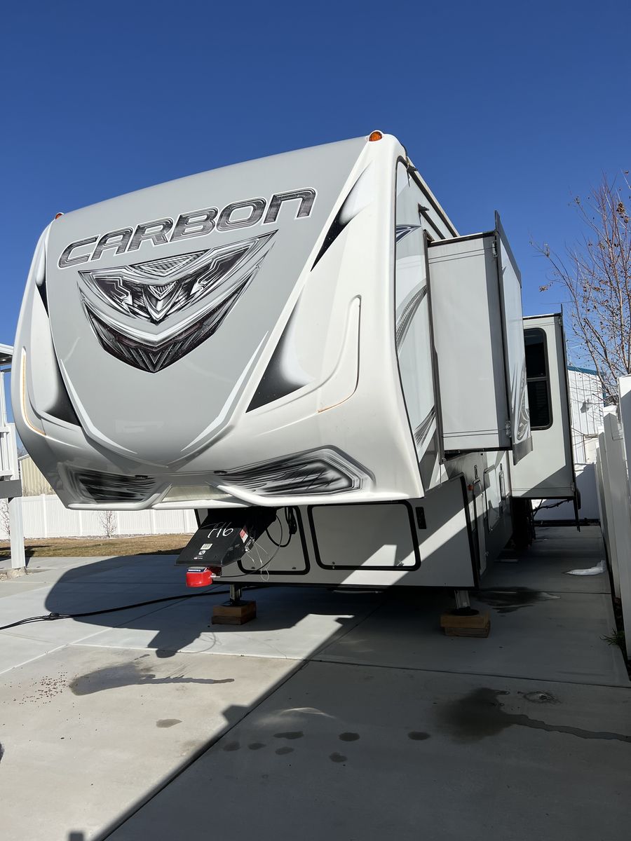 2017 Keystone Carbon 347 Fifth Wheel Toy Hauler
