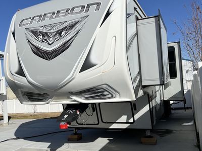 2017 Keystone Carbon 347 Fifth Wheel Toy Hauler