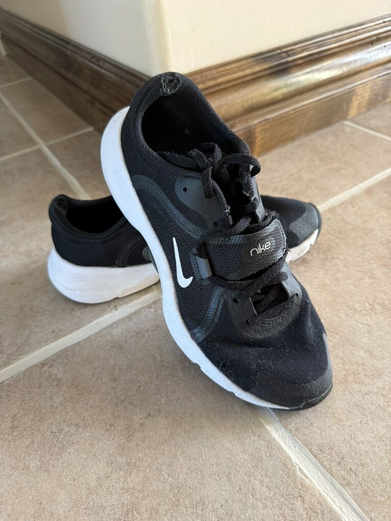 Nike Women's Shoes Size 9 Black And White