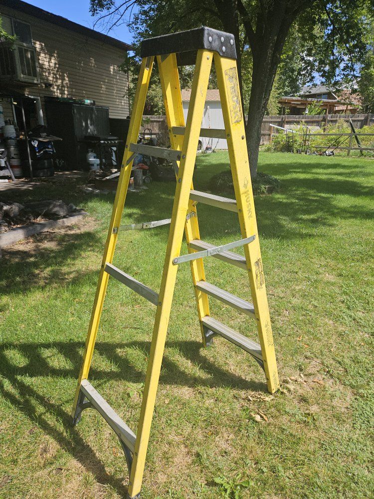 Husky Fiberglass Step Ladder Yellow Used 6 ft