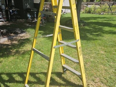 Husky Fiberglass Step Ladder Yellow Used 6 ft