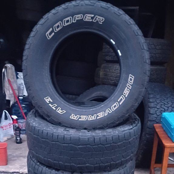 * Nice Set of 265/70R17 Truck Tires *