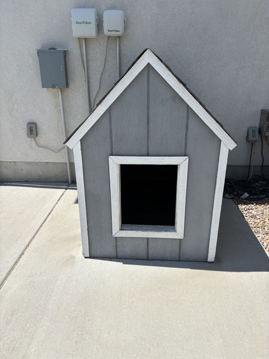 Insulated Dog House with Heater – Charcoal Hardboard Siding & Shingle Roof