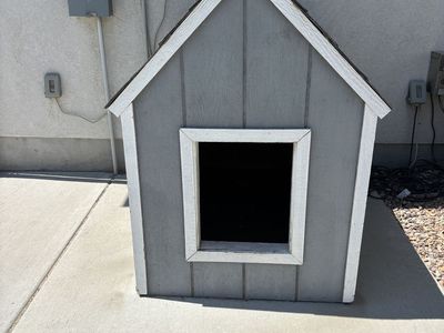 Insulated Dog House with Heater – Charcoal Hardboard Siding & Shingle Roof