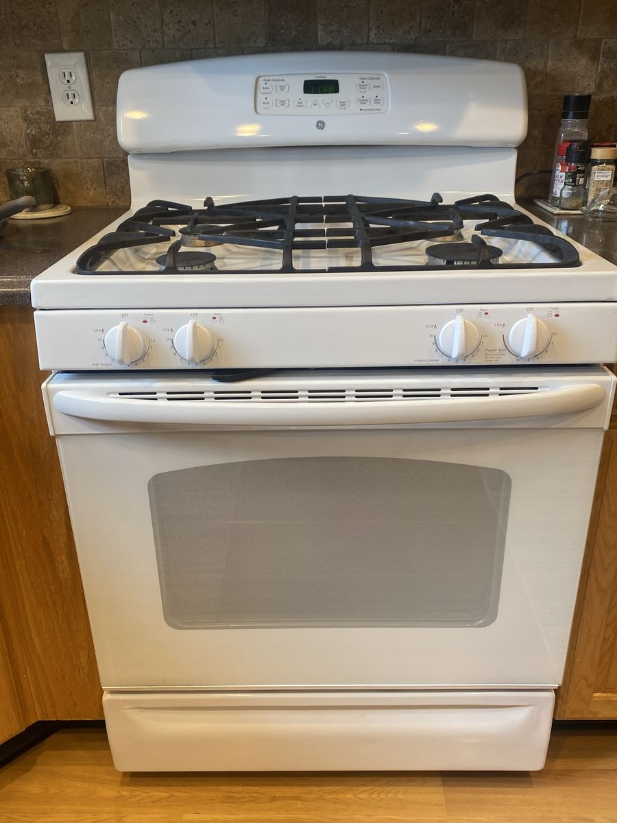 GE White Gas Range 30" 4-Burner Oven with Digital Display