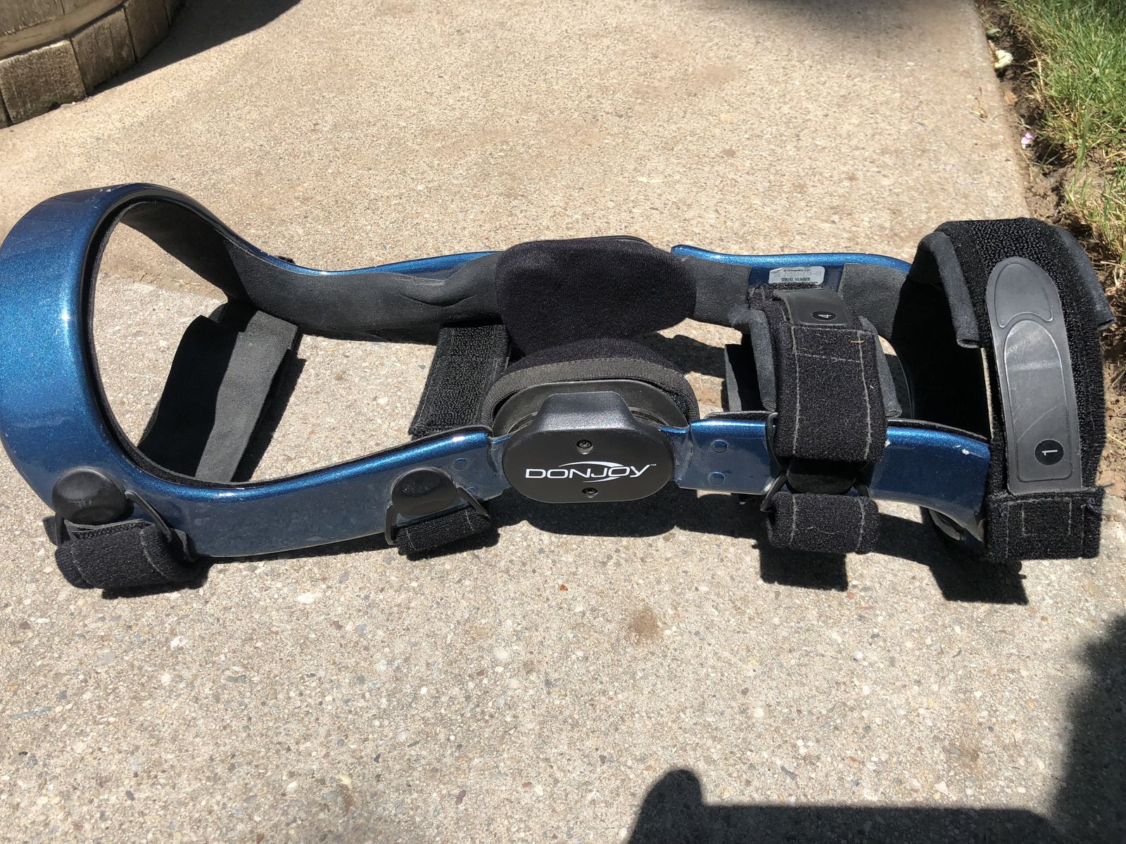 Donjoy knee brace