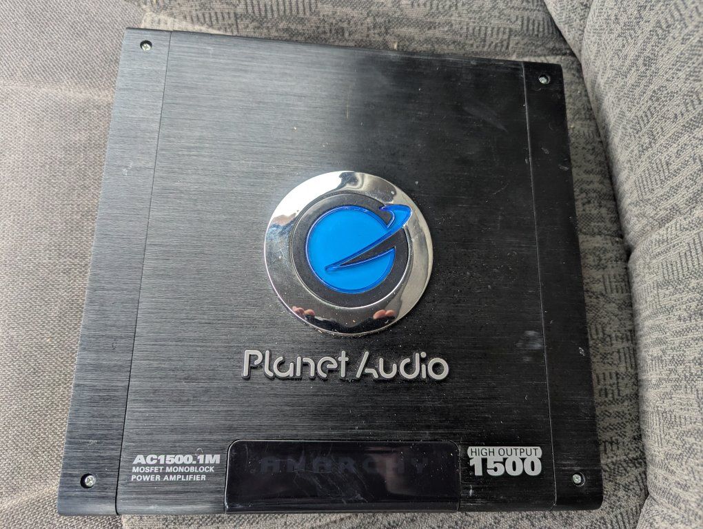 PLANET AUDIO 1500 WATT MONO AMPLIFIER