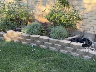 Retaining wall blocks/pavers