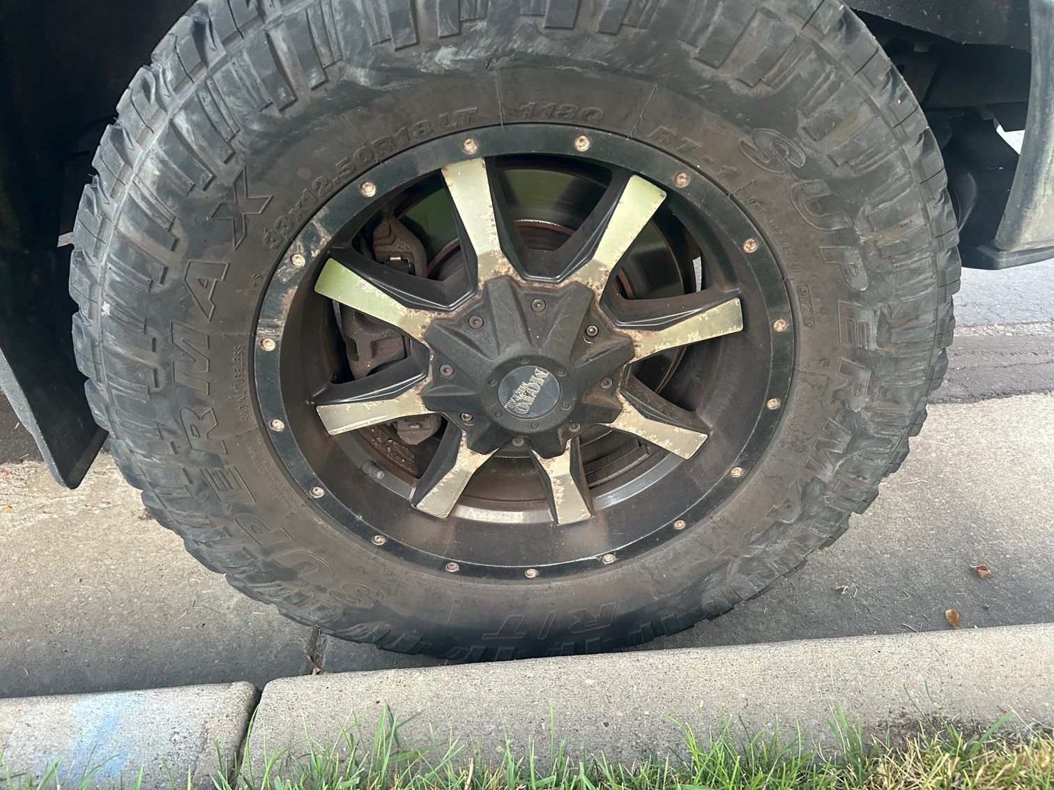 Set of 4 Moto Metal MO951 18x9 Wheels (6x135 off of a Ford F-150)   $200 OBO