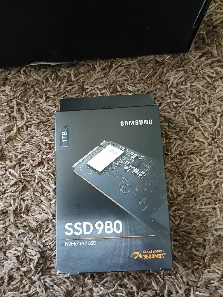 Samsung SSD 980 NVMe M.2 1TB Solid State Drive - Up to 3500MB/s Read Speed