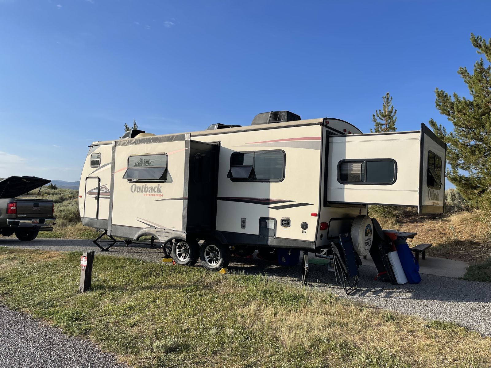 2015 Keystone Ouback 250TRS Trailer - Sleeps 7