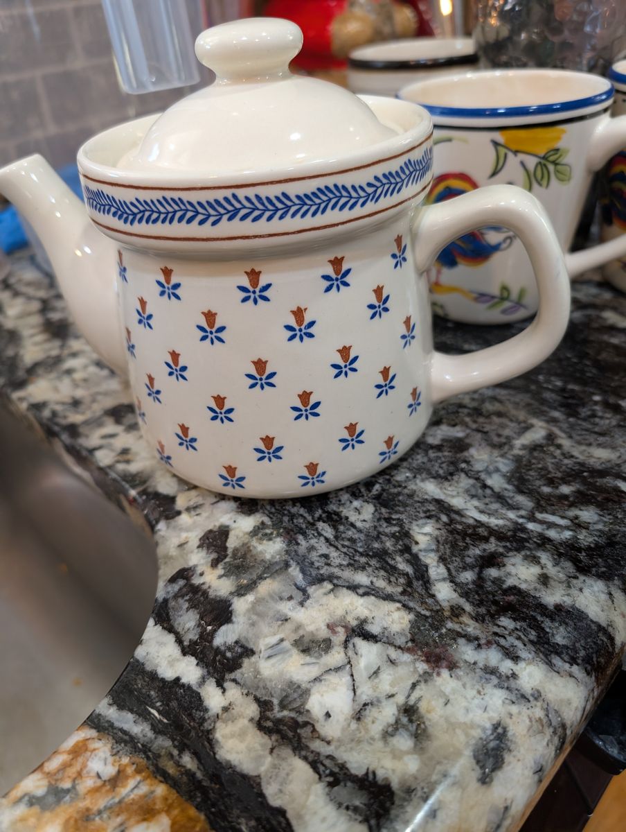 Country field teapot