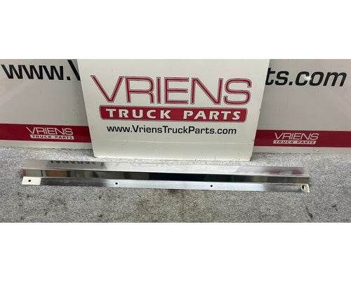 Kenworth W900 Left Grille Shell Side, Part # RKGP008