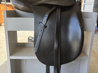 Crosby PBM dressage saddle