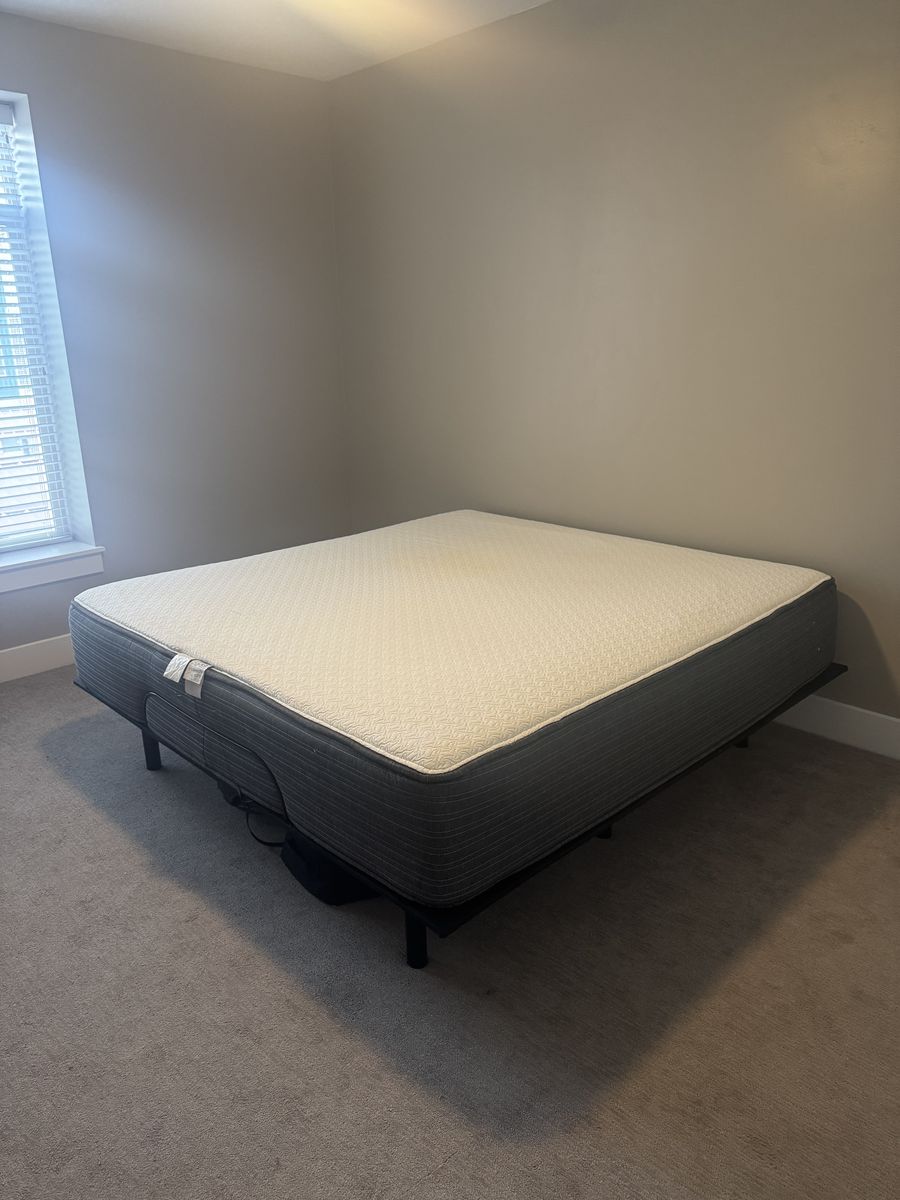 King Mattress and Adjustable Frame