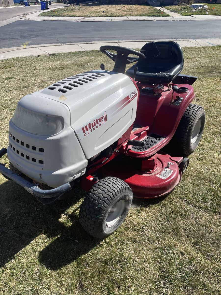 White Horse 42 Riding Mower