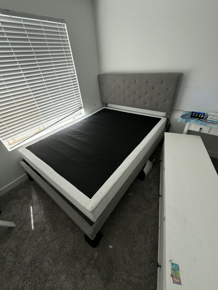 Grey Tufted Headboard & Queen Size Bed Frame - Upholstered Platform Bed with Nailhead Trim

$200 OBO