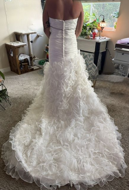 White Strapless Sweetheart Ruffled Wedding Dress with Embellished Waist - Size (6)