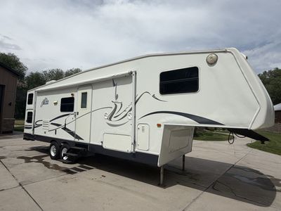2005 Thor Jazz Bunkhouse 5th wheel