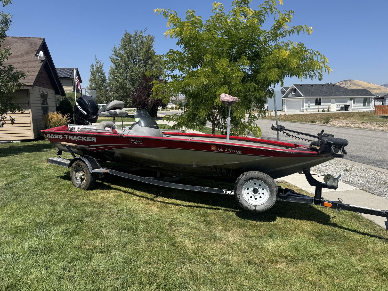 2011 Bass Tracker Fishing Bass Boat