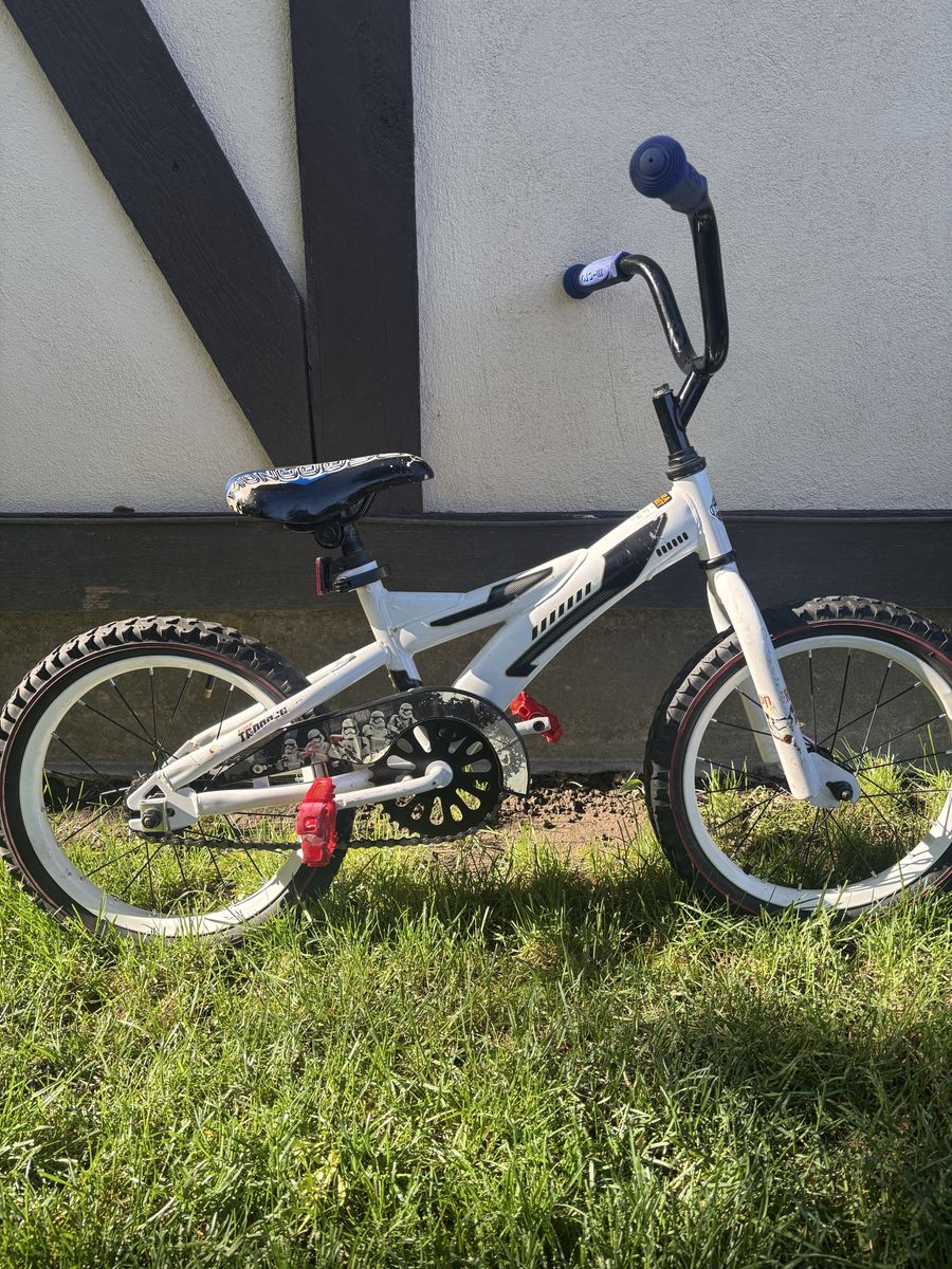 Kids bike in great condition for your 3 to 5 yrs old rider 20.00 cash only