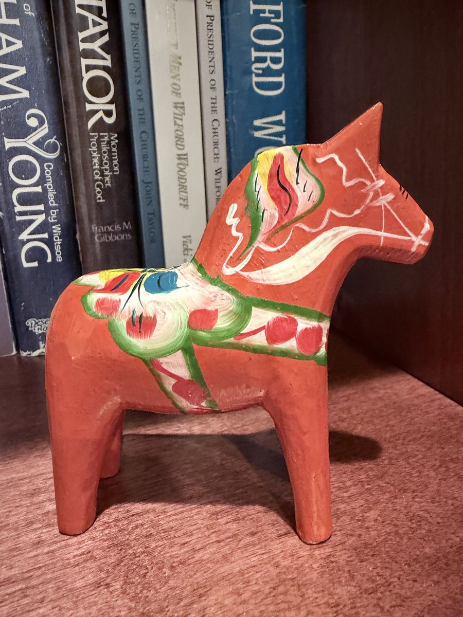 VINTAGE Dala Horse Wood Figurine Hand Painted Folk Art Swedish Orange Red 5 Tall