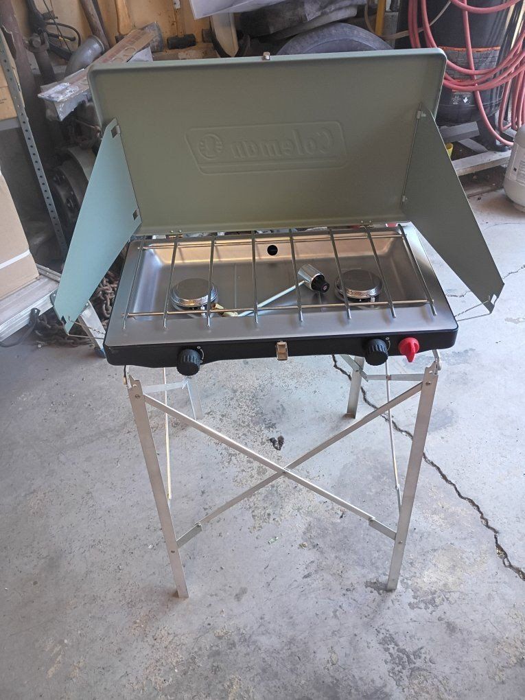 New Coleman Stove with legs and Propane Tank