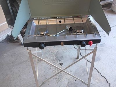New Coleman Stove with legs and Propane Tank