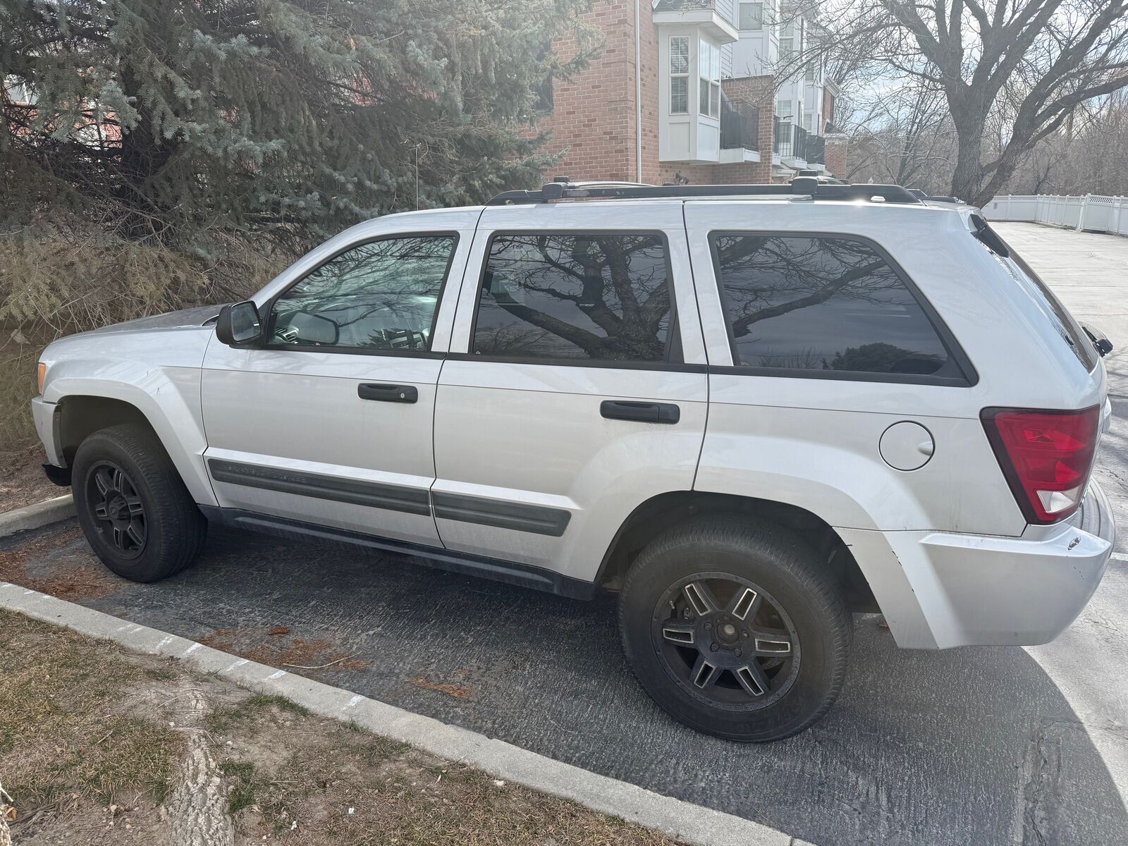 2006 JEEP GRAND CHEROKEE Laredo