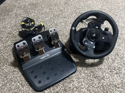 Logitech G920 Driving Force Racing Wheel & Pedals for Xbox/PC - Excellent Condition