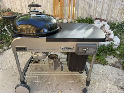 Weber 22” Performer Charcoal Grill – Excellent Condition
