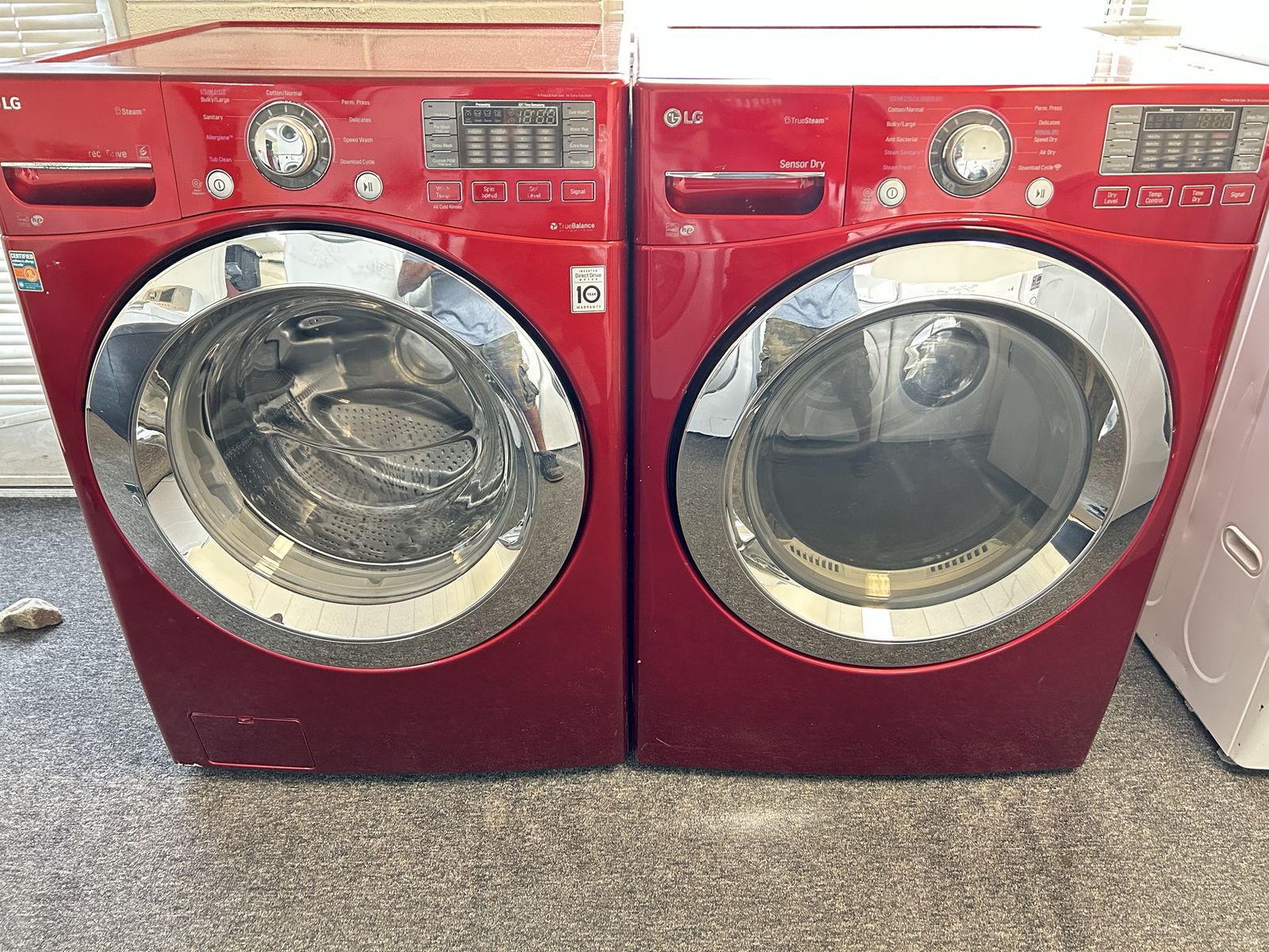 LG washer and dryer set with steam option