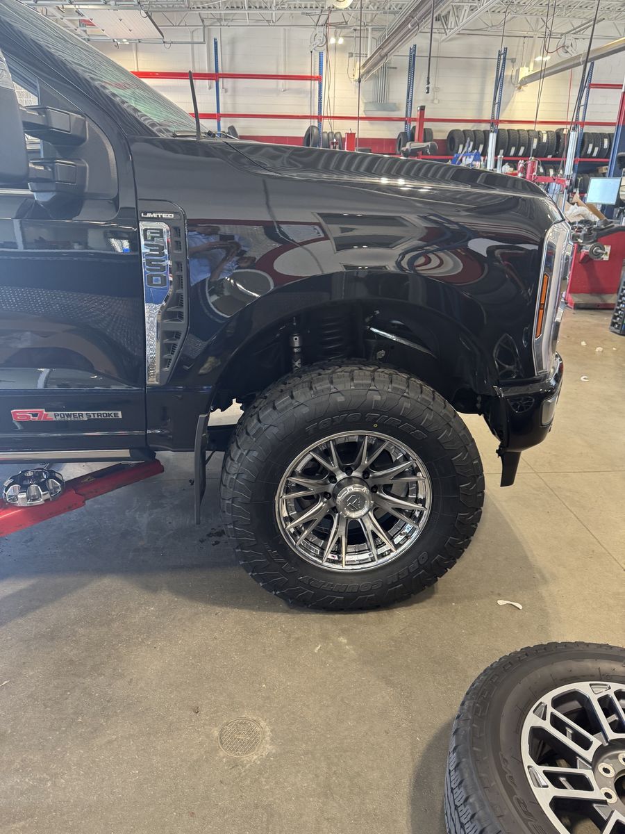 Fuel Off-Road Wheels with Toyo Open Country A/T III Tires
