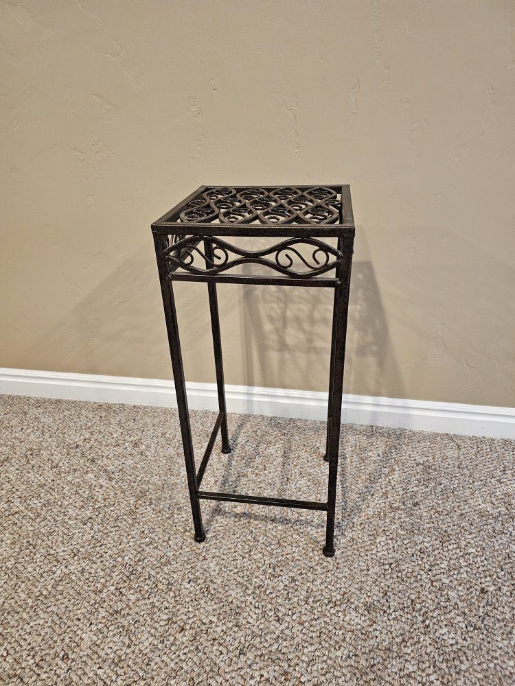 Metal plant stand